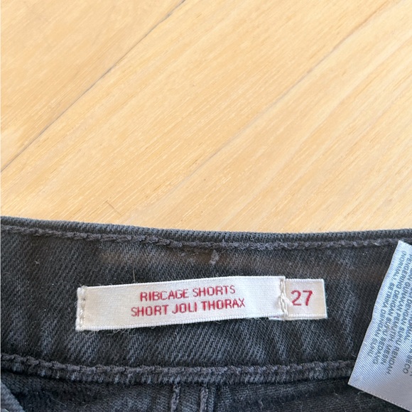 Levi’s Ribcage Shorts - Picture 1 of 2